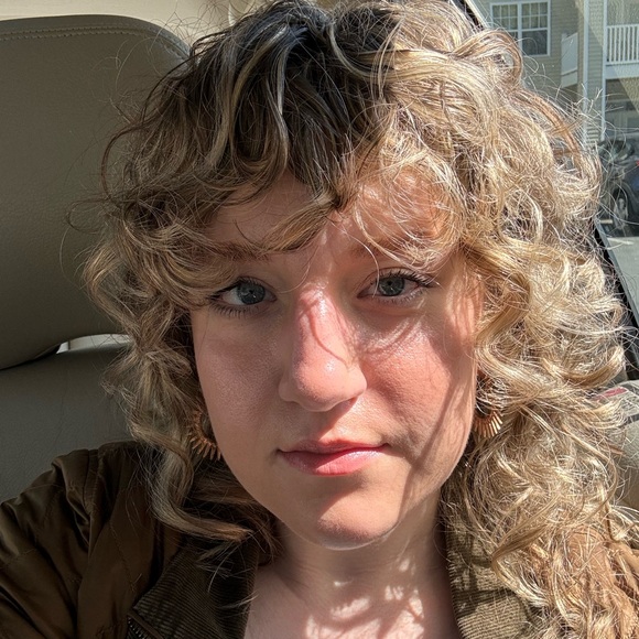 Meet your Posher, Aspen - Picture 5 of 8